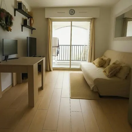 Appartement 2 Pièces Dans Résidence Avec Piscine Proche Centre