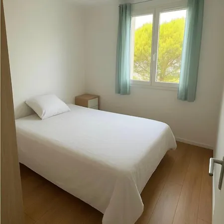 Apartament 2 Pieces Dans Avec Piscine Proche Centre